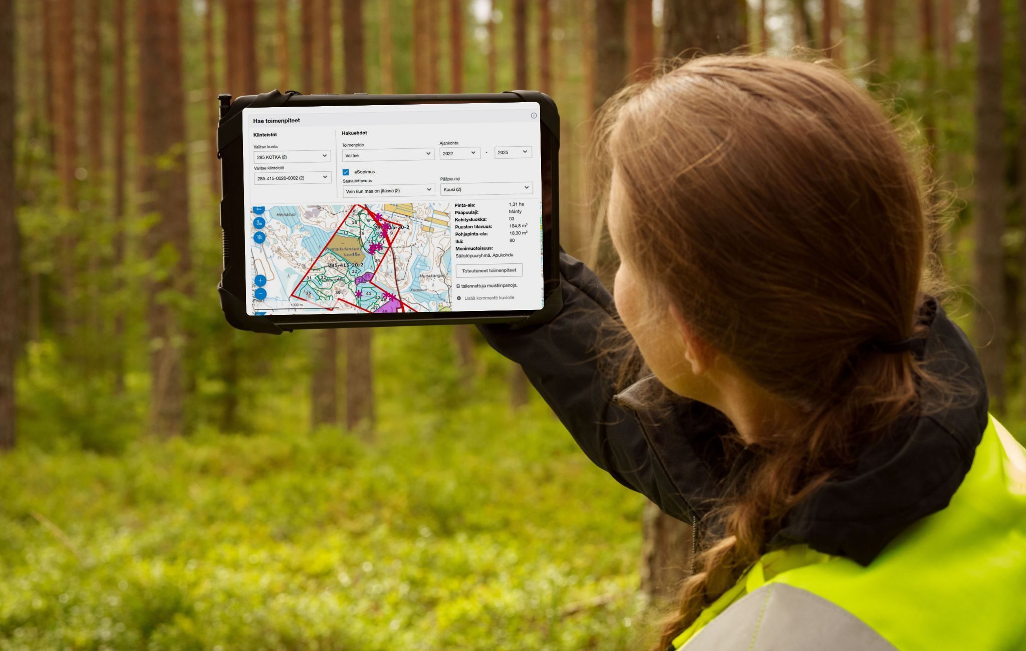 eMetsä-sovelluksessa näkyy muun muassa varoalueet rasteroituna lintujen pesimäaikaan.
